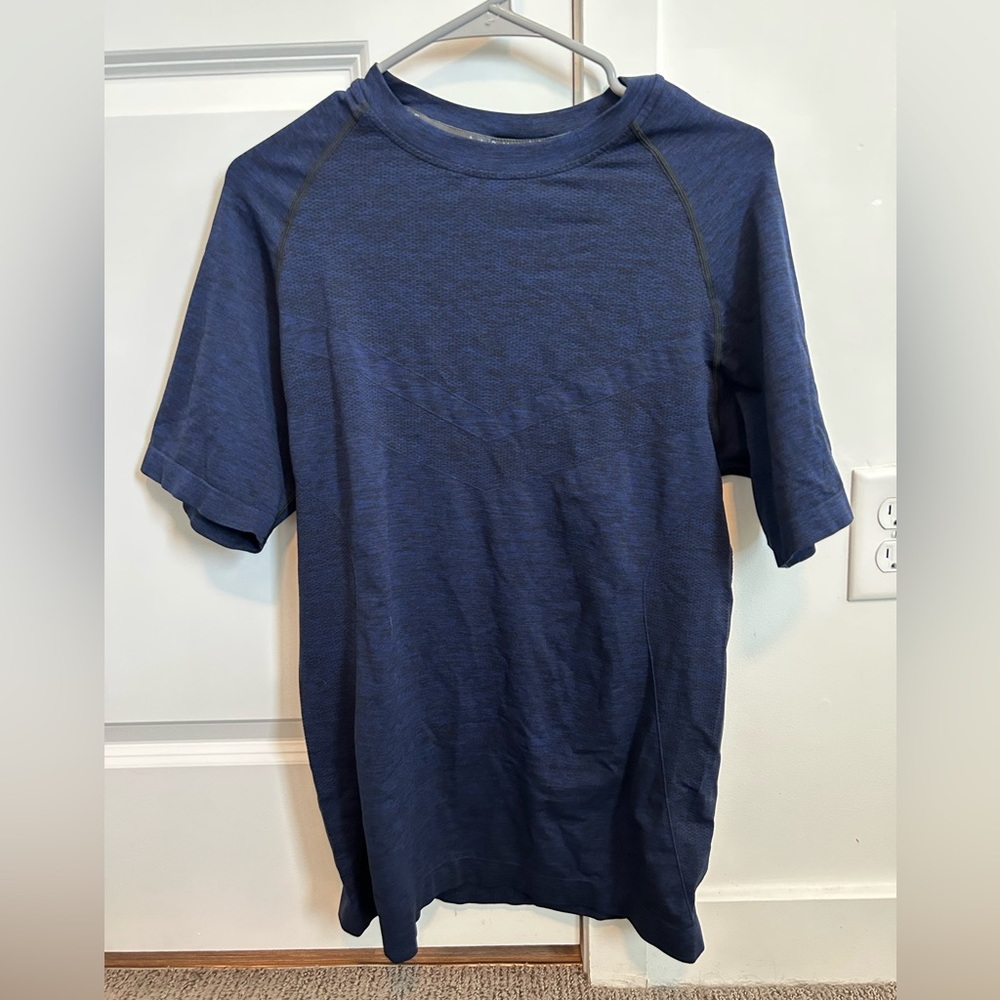 Alphalete Athletics short sleeve shirt